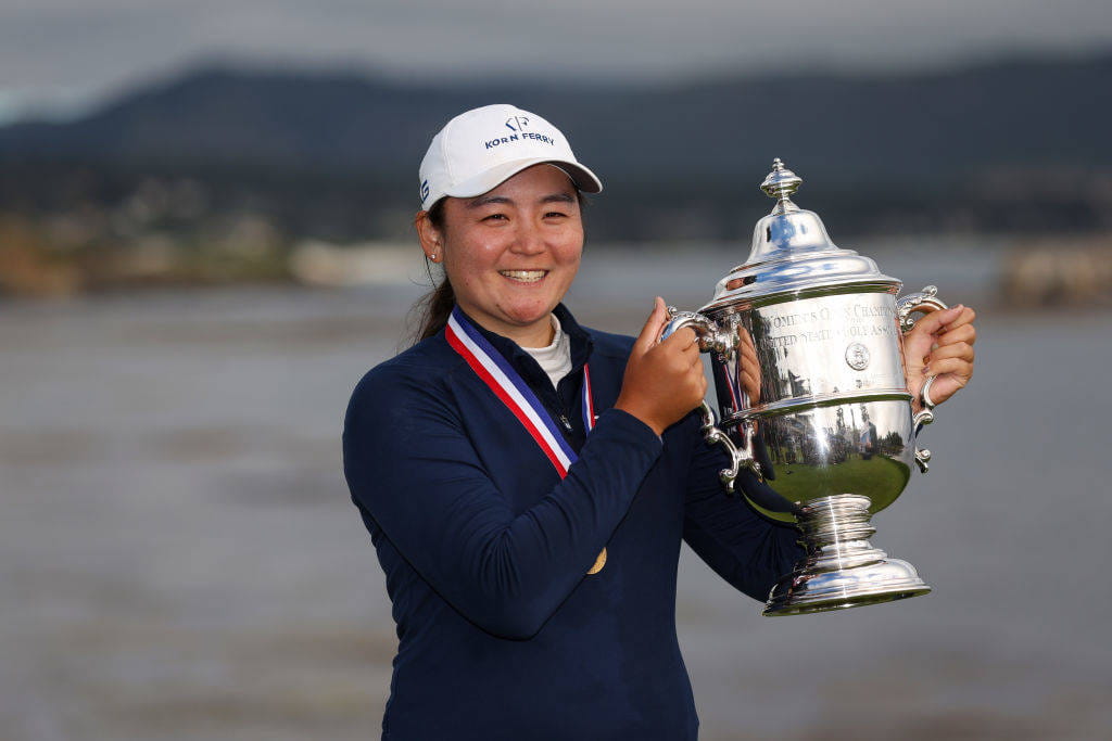 Allisen Corpuz poses with the US Women's Open trophy